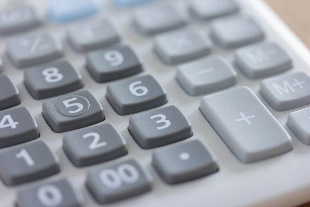 会社のホームページを作る際の費用目安